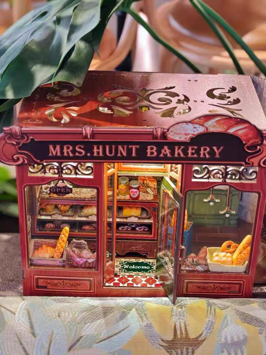 Mrs. Hunt Bakery – European Bakery Miniature Room Kit