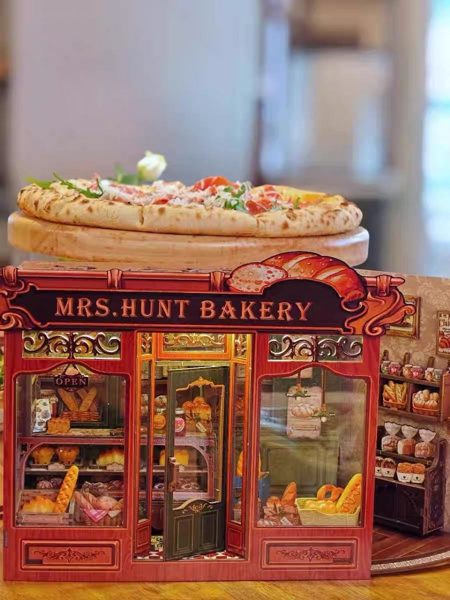 Mrs. Hunt Bakery – European Bakery Miniature Room Kit