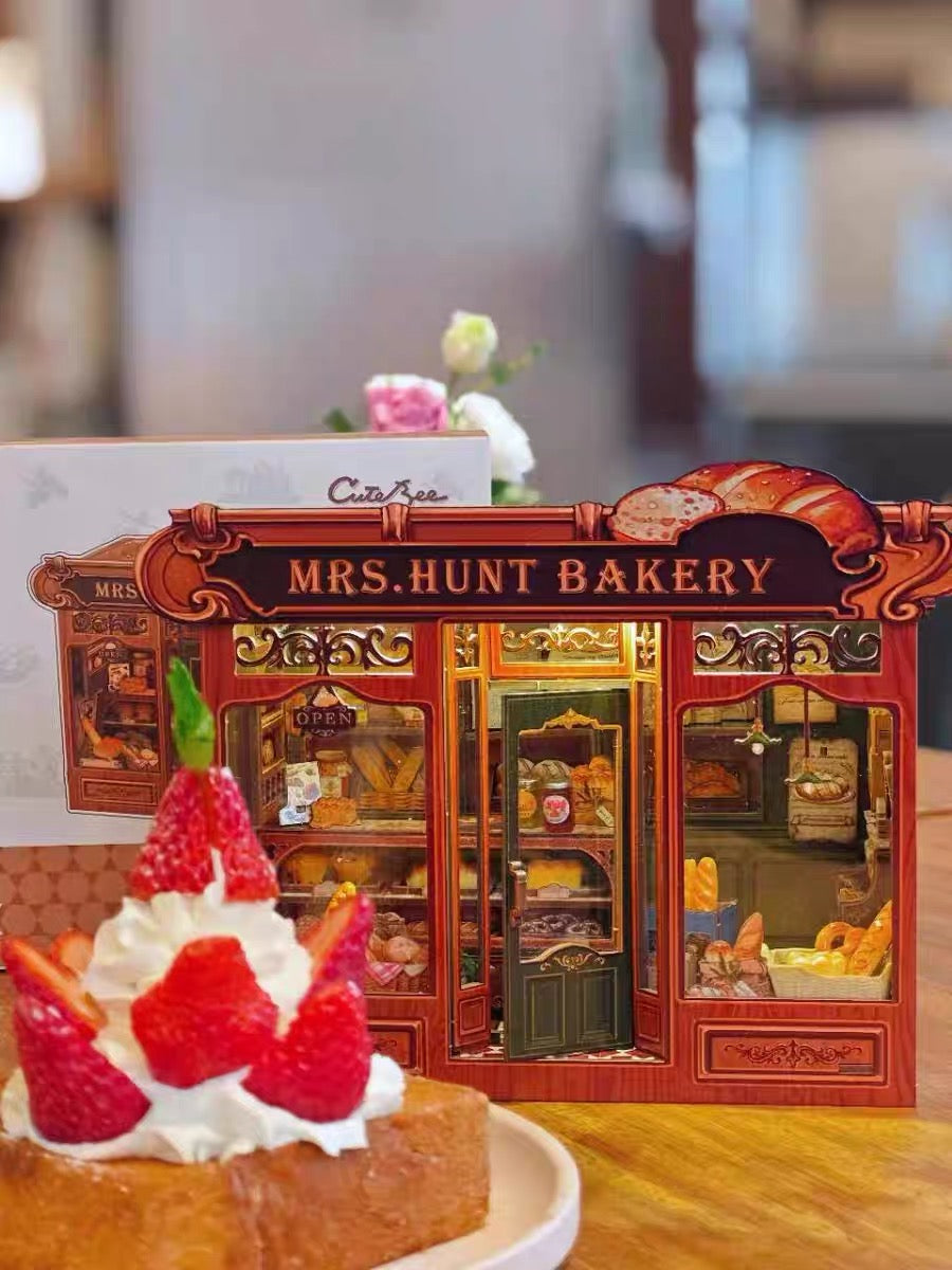 Mrs. Hunt Bakery – European Bakery Miniature Room Kit