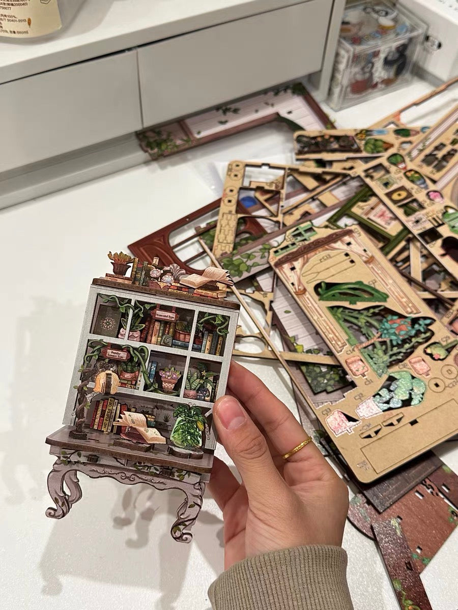 Green Life Bookshop – Garden Bookstore Miniature Room Kit
