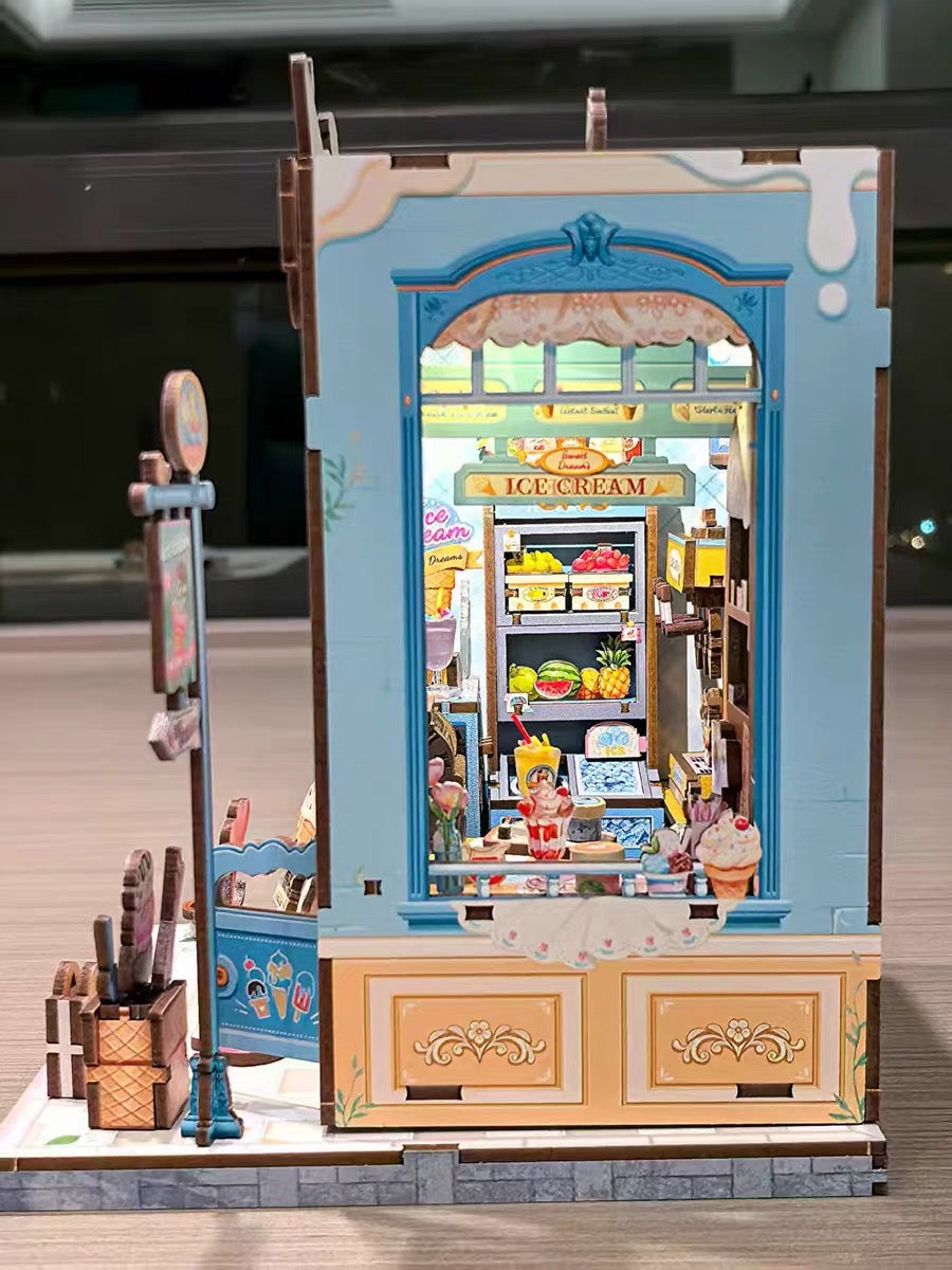 Bella’s Ice Cream – Ice Cream Shop Miniature Room Kit