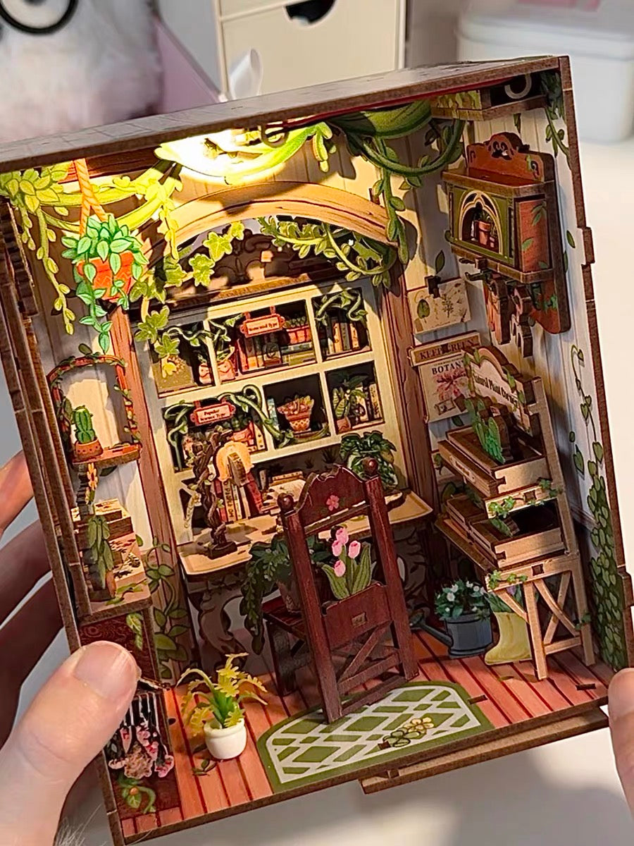Green Life Bookshop – Garden Bookstore Miniature Room Kit